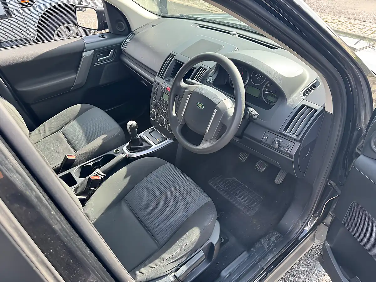 Used 2010 Land Rover Freelander 2 S Black - Interior and Exterior details 9