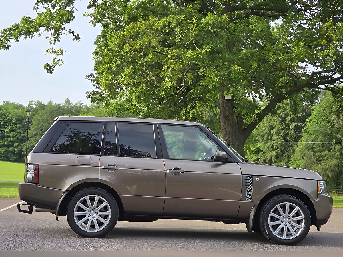 Used 2010 Land Rover Range Rover Autobiography Nara Bronze - Interior and Exterior details 12