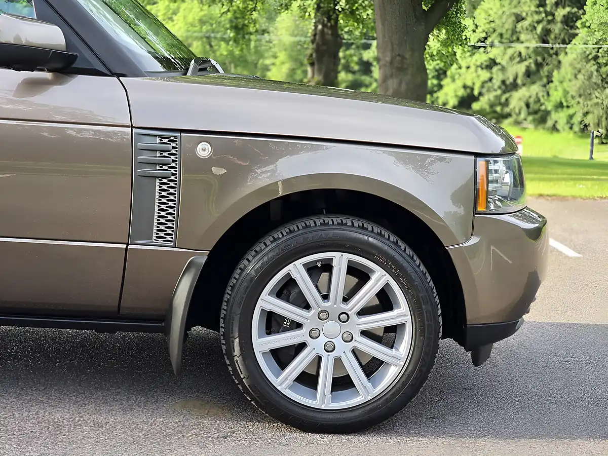 Used 2010 Land Rover Range Rover Autobiography Nara Bronze - Interior and Exterior details 13