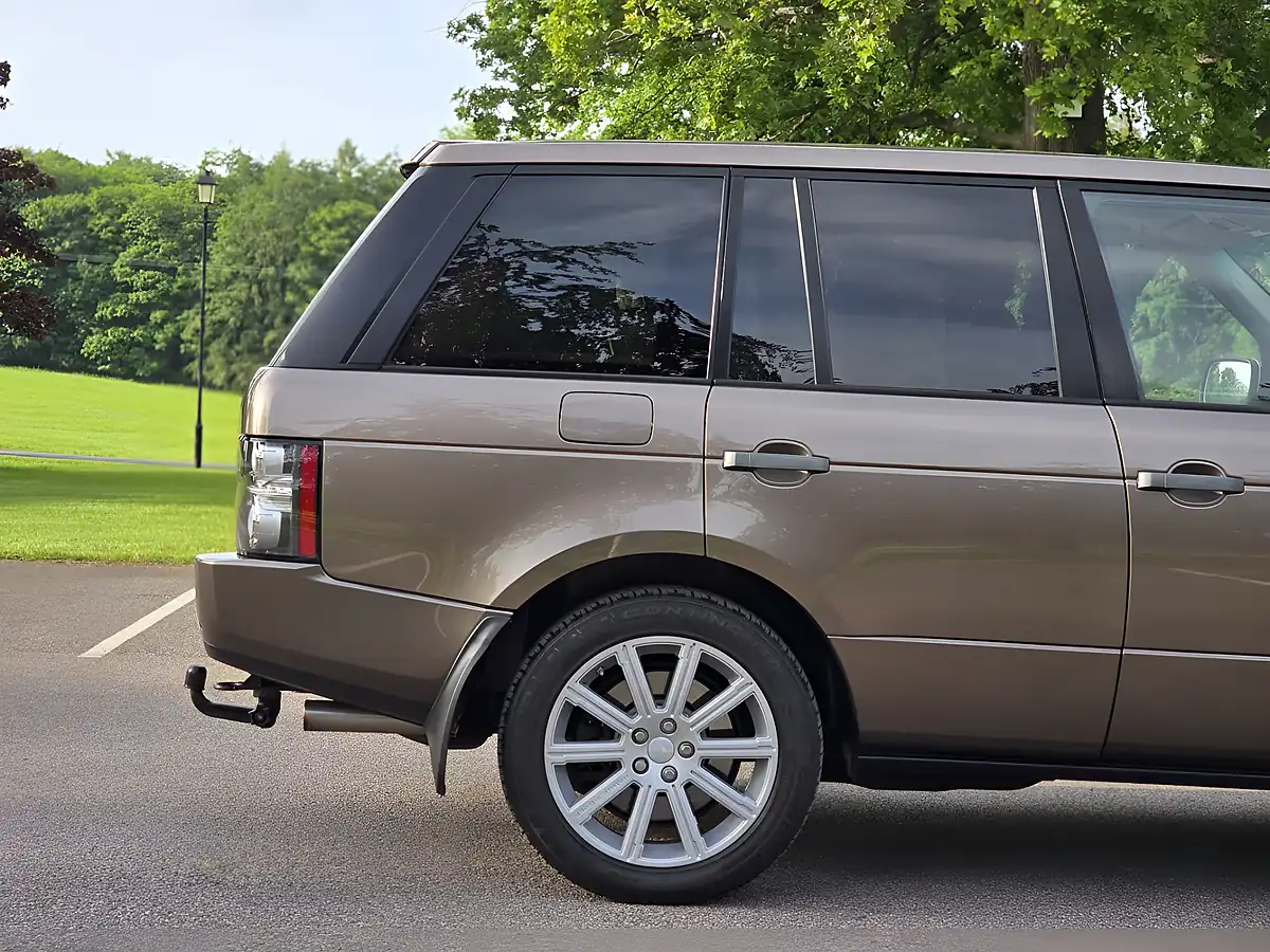 Used 2010 Land Rover Range Rover Autobiography Nara Bronze - Interior and Exterior details 14