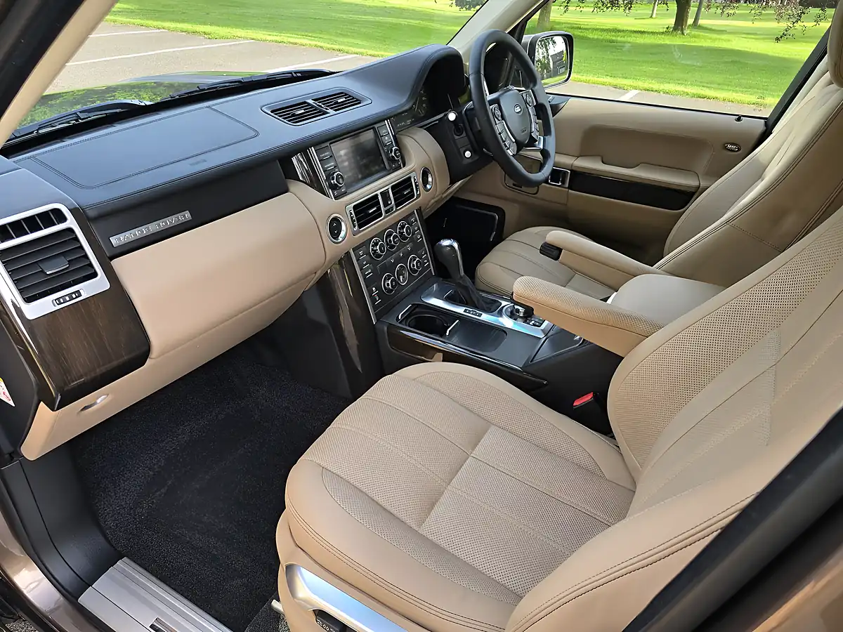 Used 2010 Land Rover Range Rover Autobiography Nara Bronze - Interior and Exterior details 17
