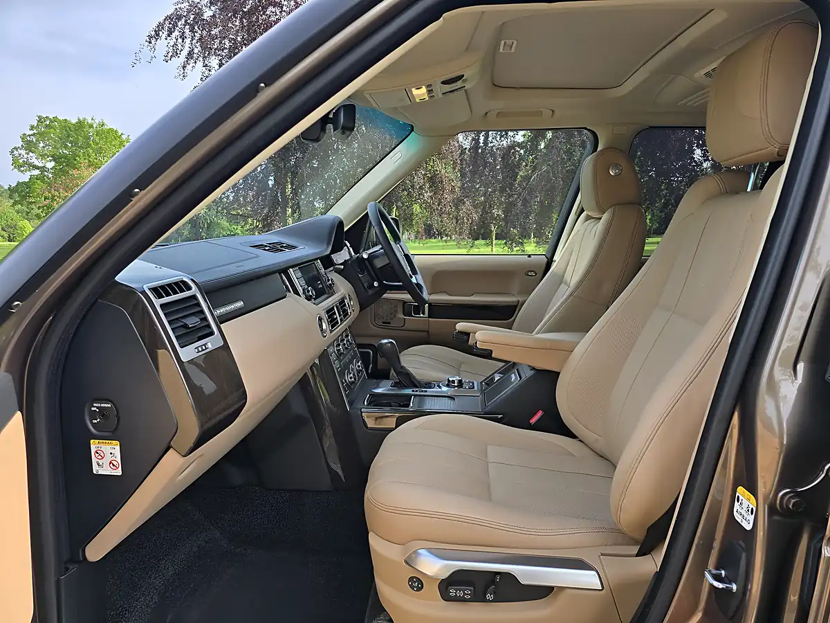 Used 2010 Land Rover Range Rover Autobiography Nara Bronze - Interior and Exterior details 18