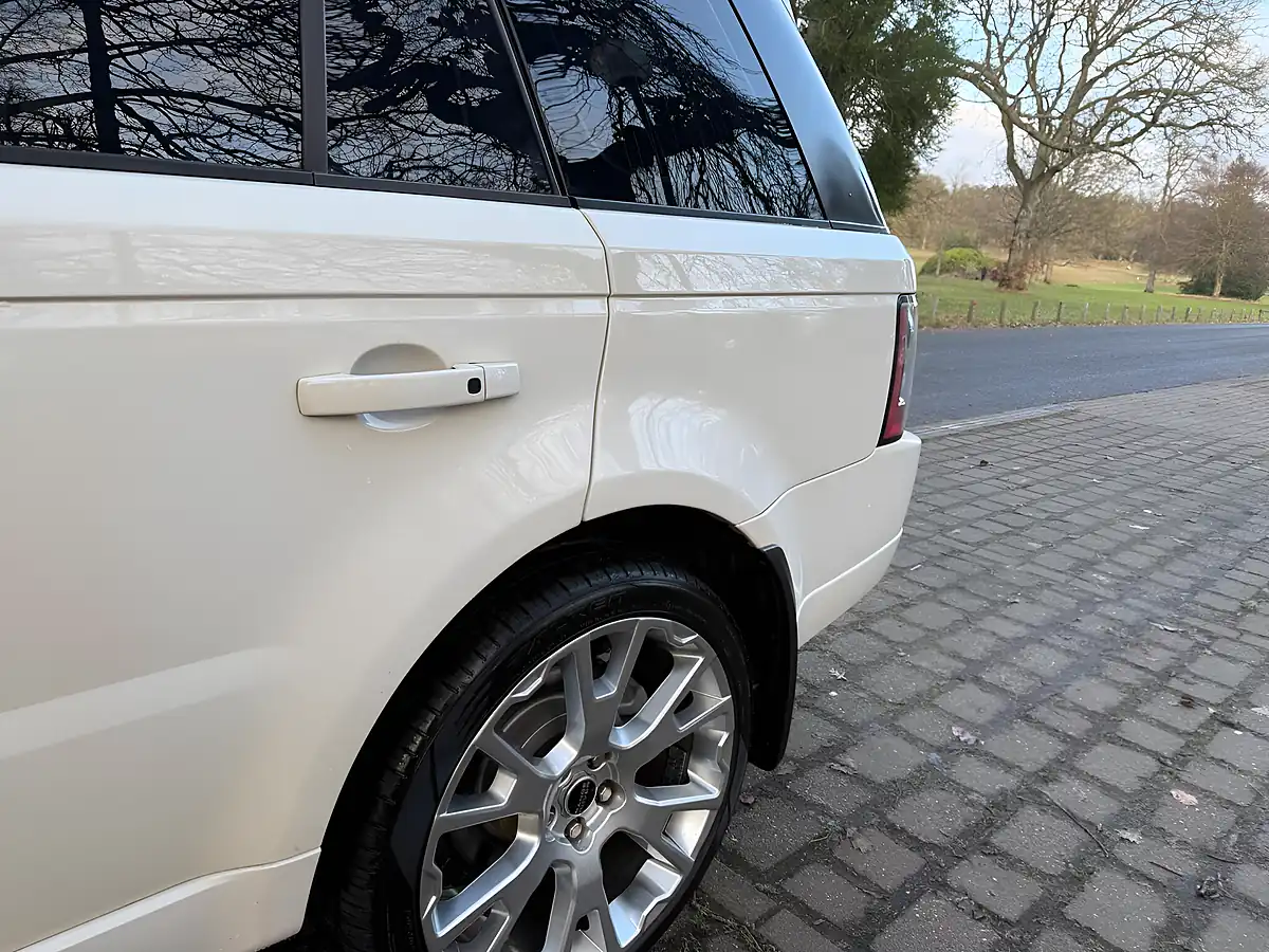 Used 2010 Land Rover Range Rover Sport Autobiography Sport White - Interior and Exterior details 12