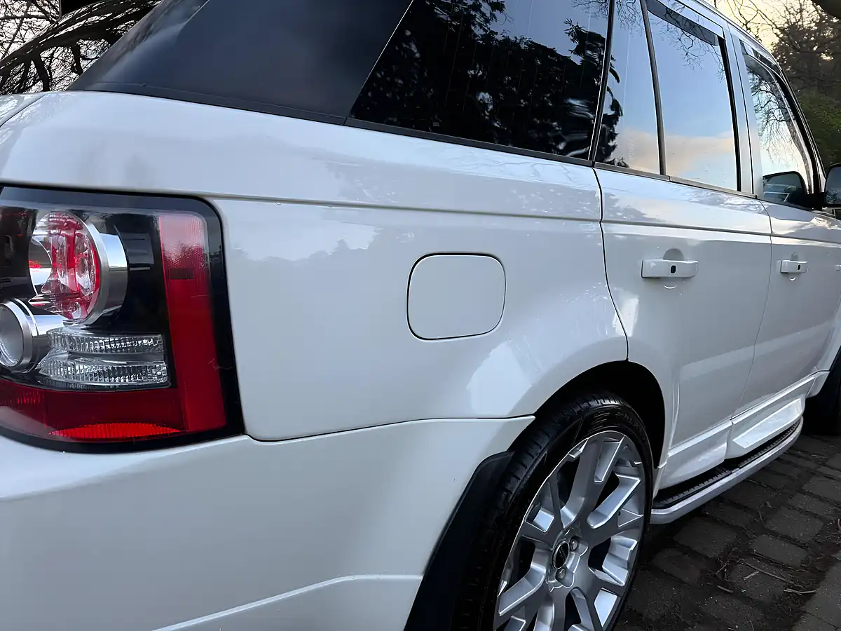 Used 2010 Land Rover Range Rover Sport Autobiography Sport White - Interior and Exterior details 13