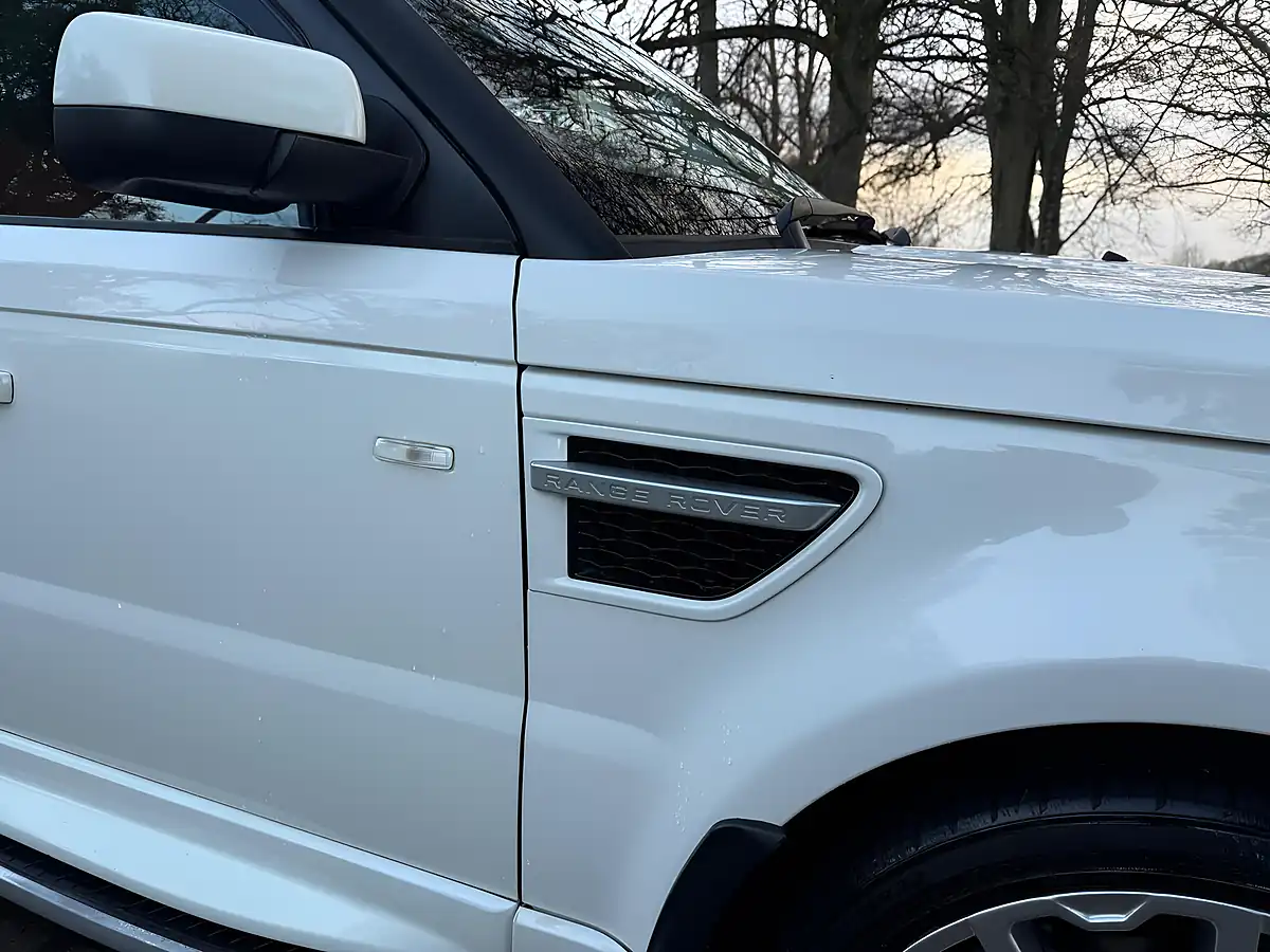 Used 2010 Land Rover Range Rover Sport Autobiography Sport White - Interior and Exterior details 16