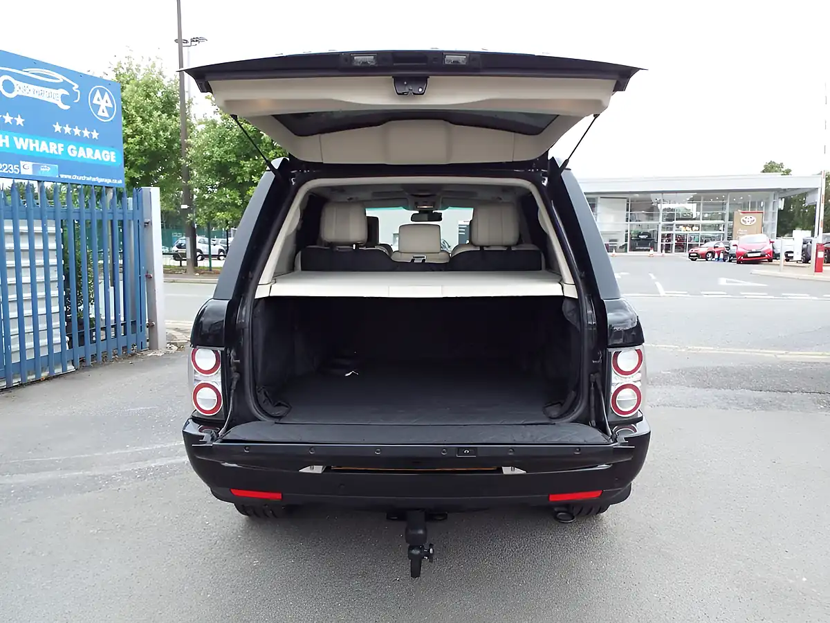 Used 2010 Land Rover Range Rover Vogue Se Black - Interior and Exterior details 11