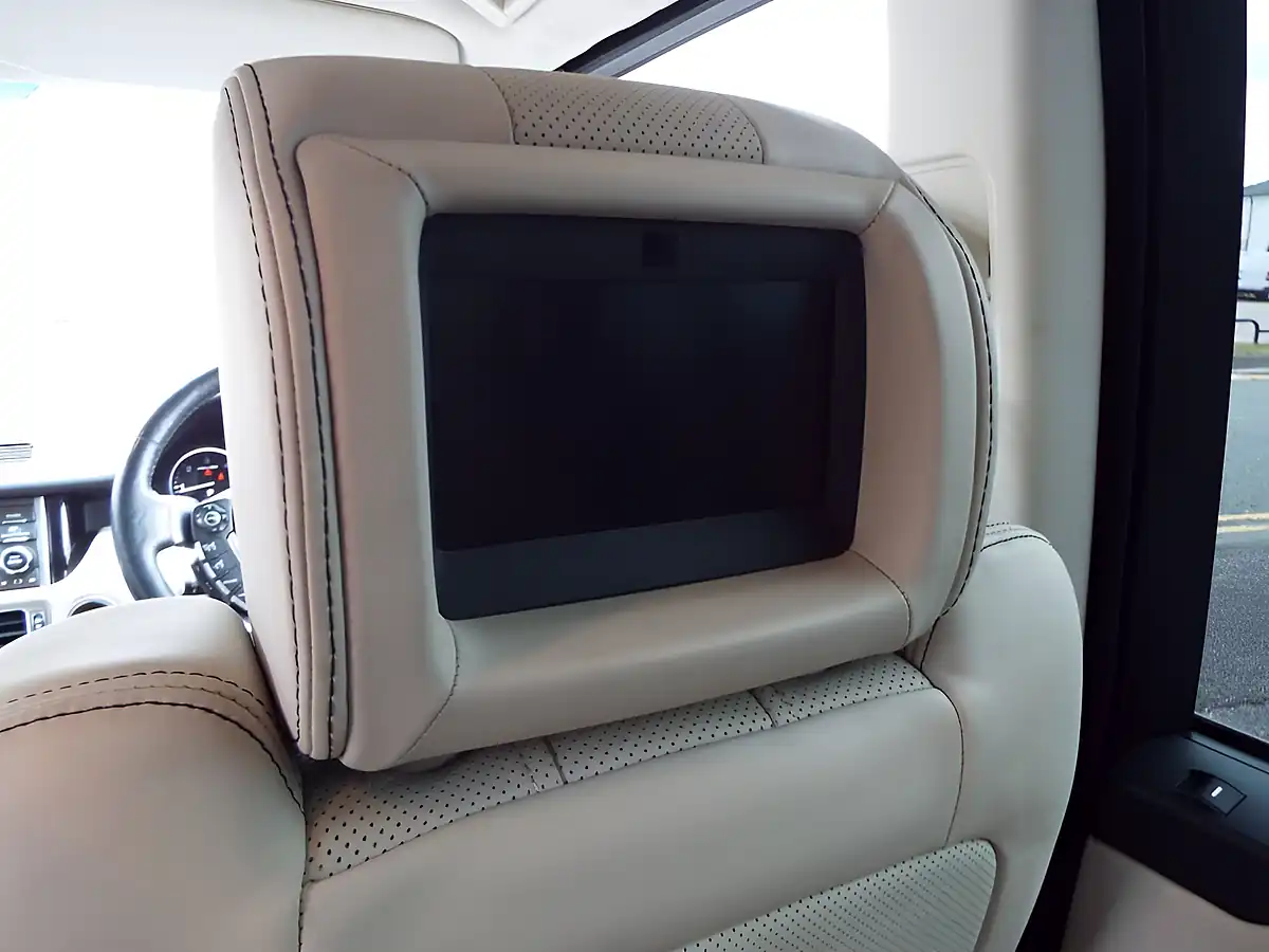 Used 2010 Land Rover Range Rover Vogue Se Black - Interior and Exterior details 13