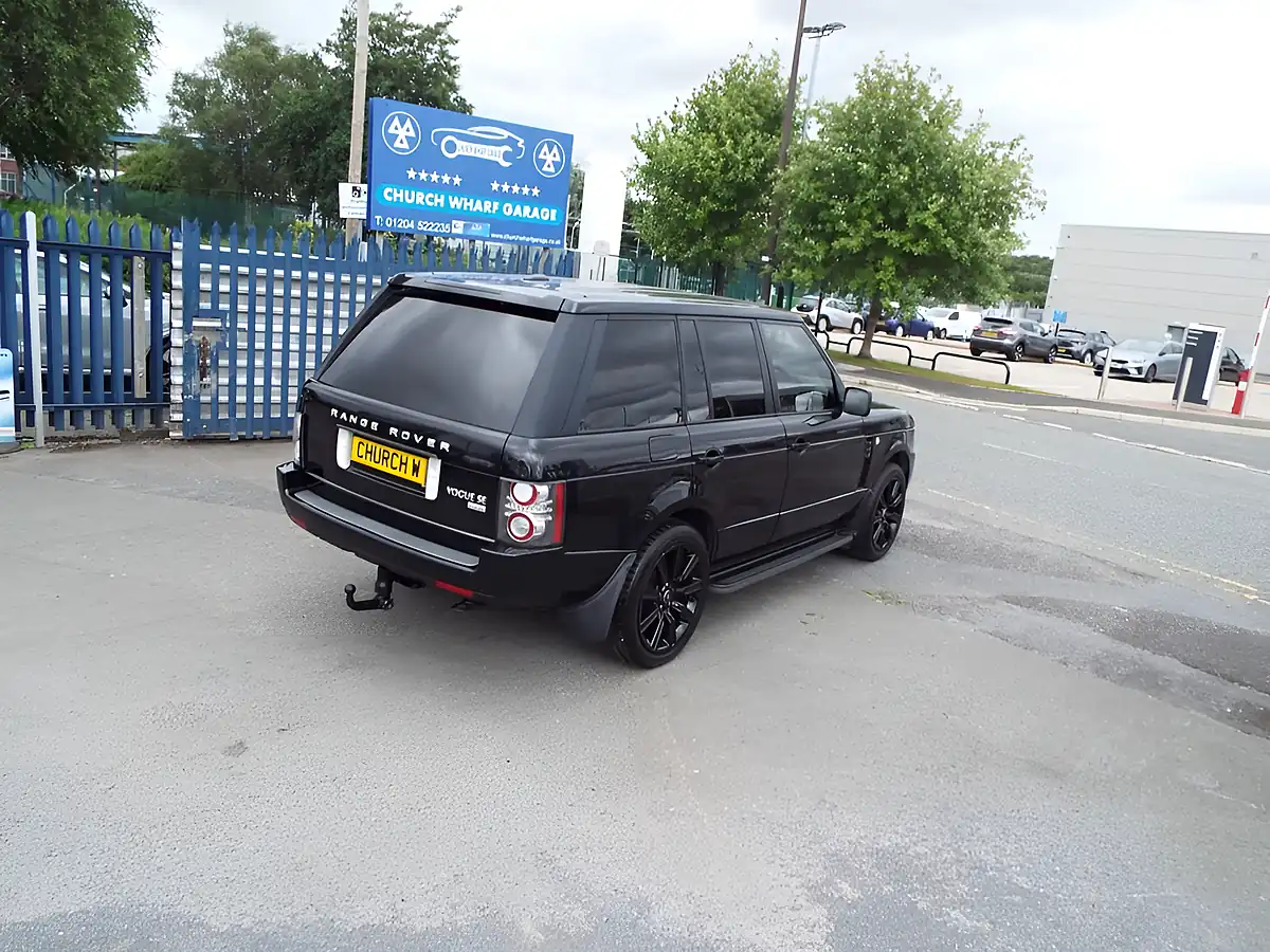 Used 2010 Land Rover Range Rover Vogue Se Black - Interior and Exterior details 17