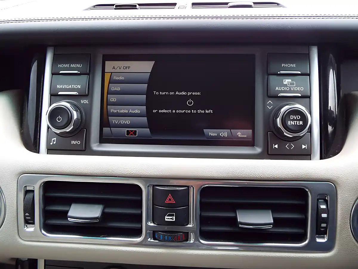 Used 2010 Land Rover Range Rover Vogue Se Black - Interior and Exterior details 18
