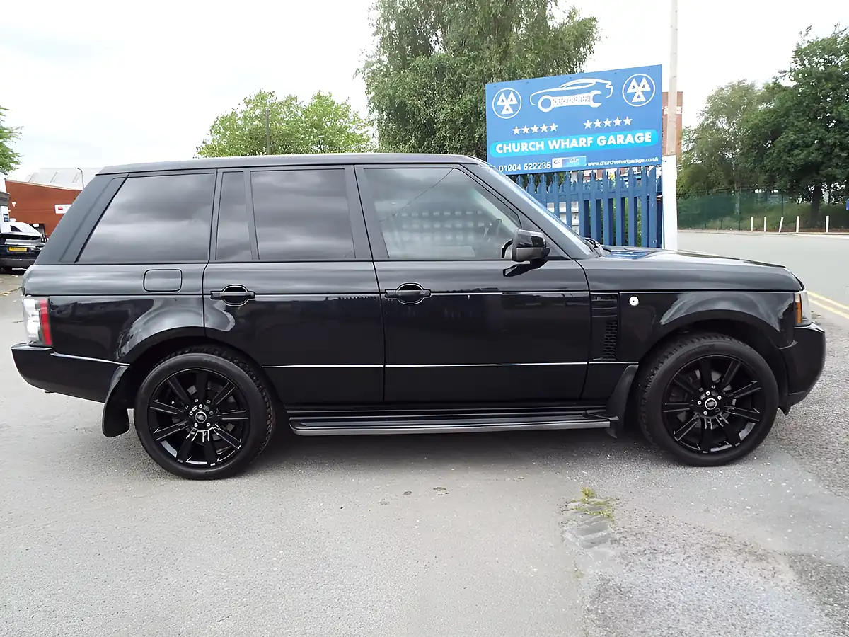 Used 2010 Land Rover Range Rover Vogue Se Black - Interior and Exterior details 8
