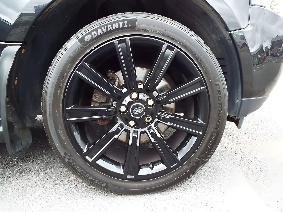Used 2010 Land Rover Range Rover Vogue Se Black - Interior and Exterior details 9