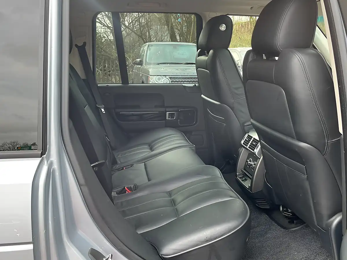 Used 2010 Land Rover Range Rover Vogue Silver - Interior and Exterior details 10