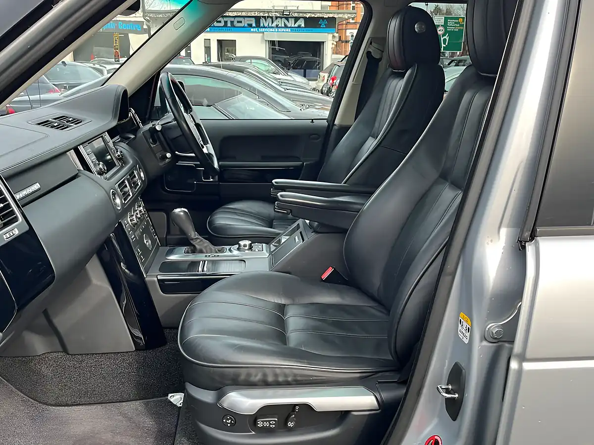 Used 2010 Land Rover Range Rover Vogue Silver - Interior and Exterior details 11