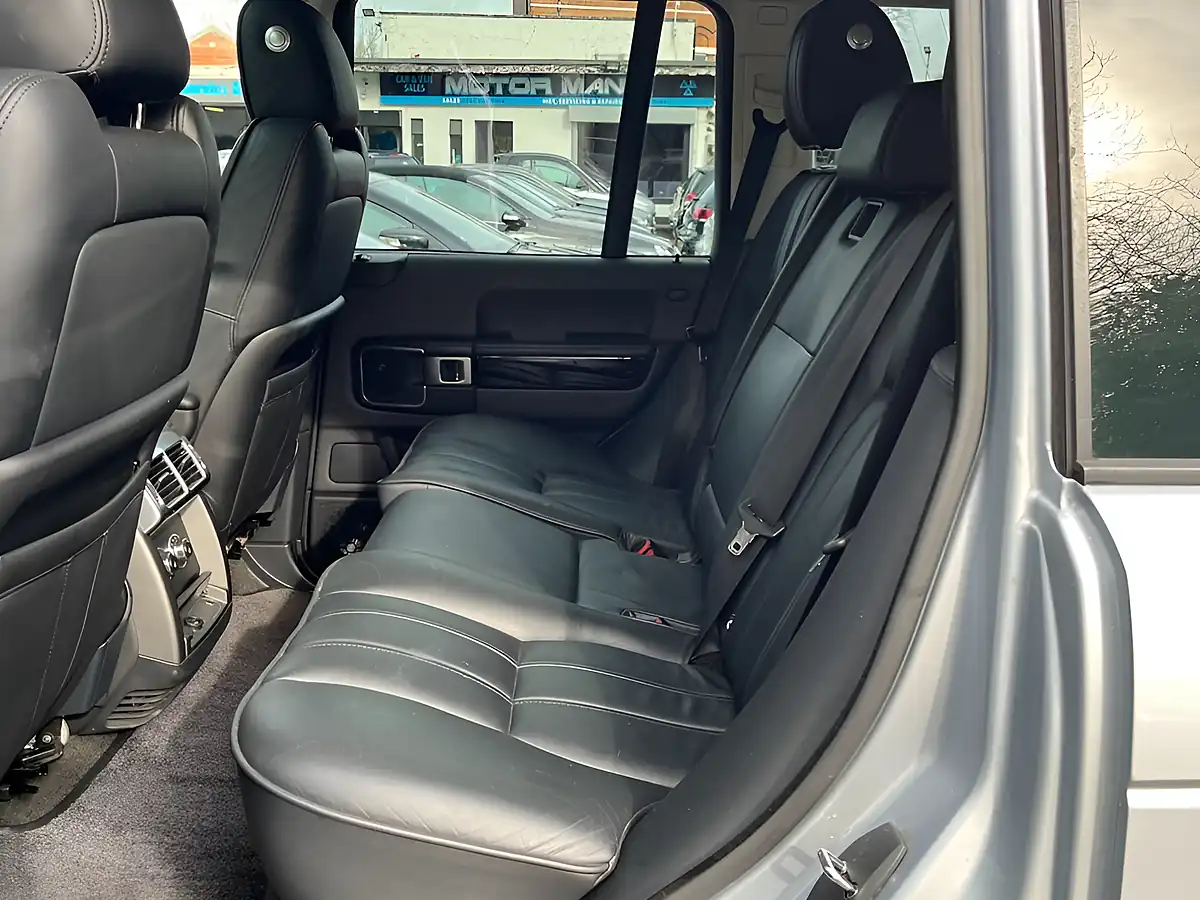 Used 2010 Land Rover Range Rover Vogue Silver - Interior and Exterior details 12
