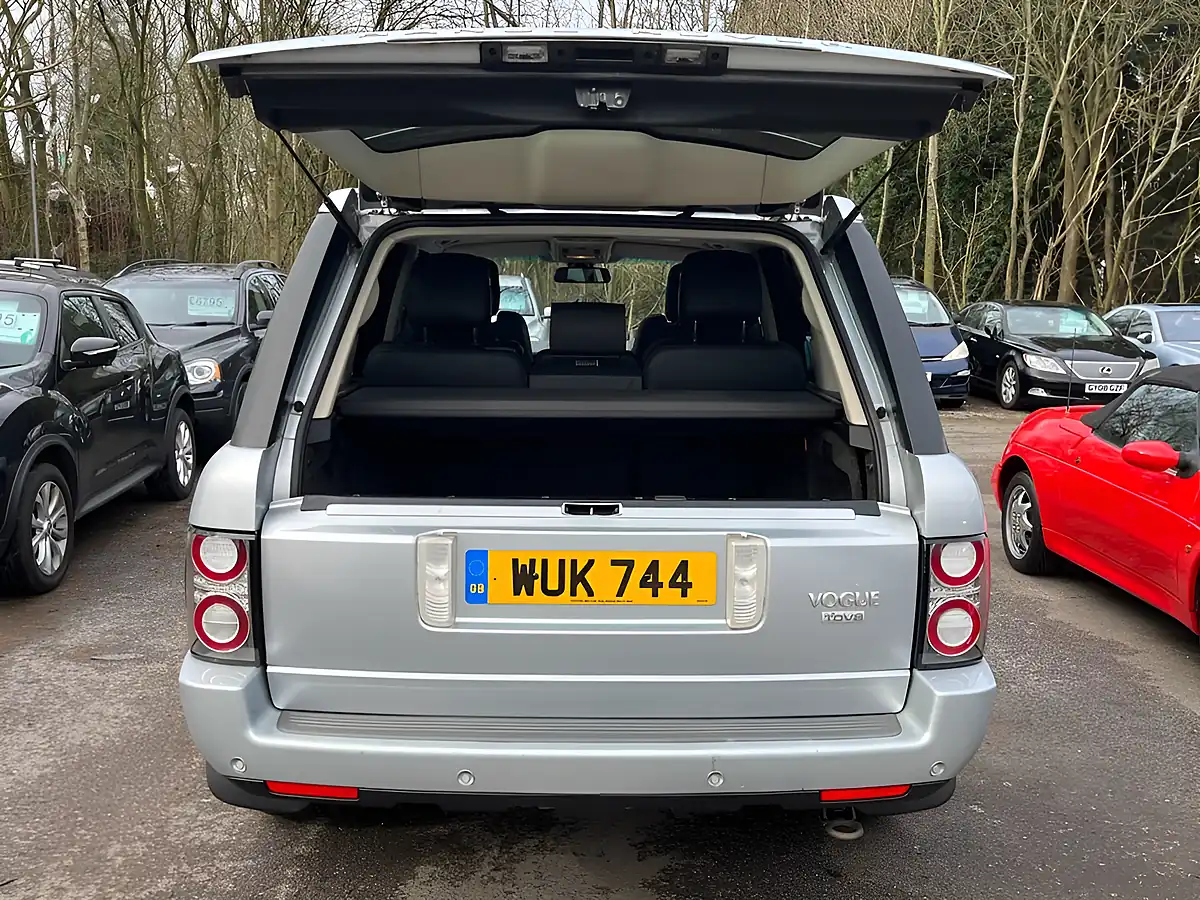 Used 2010 Land Rover Range Rover Vogue Silver - Interior and Exterior details 7
