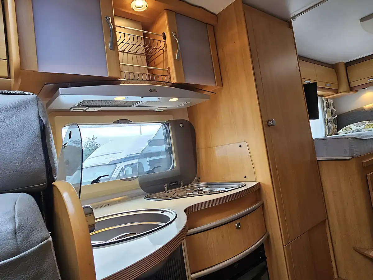Used 2010 Lmc Liberty TI718 Low Profile Silver - Interior and Exterior details 10