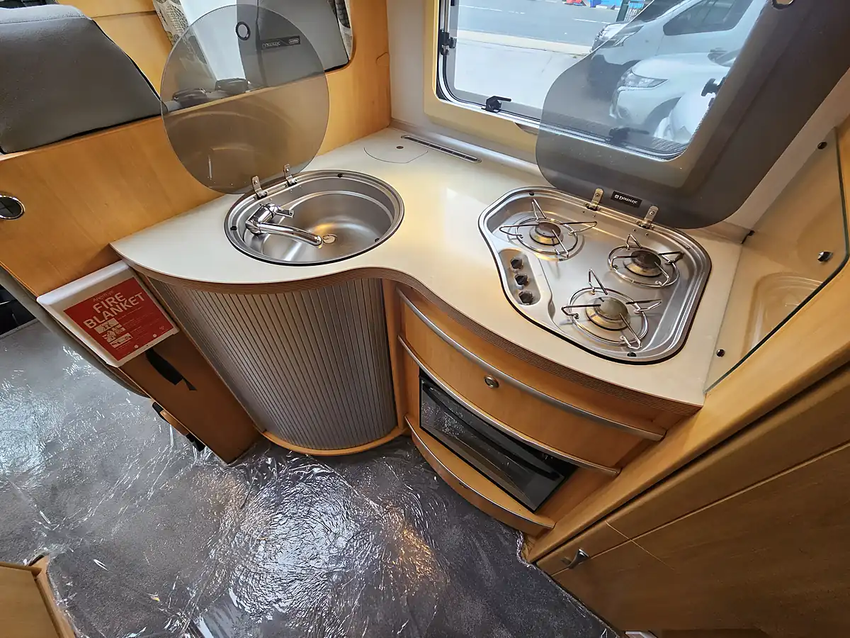 Used 2010 Lmc Liberty TI718 Low Profile Silver - Interior and Exterior details 11