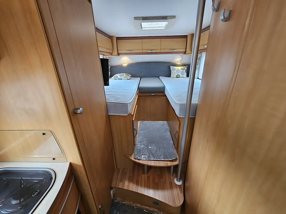 Used 2010 Lmc Liberty TI718 Low Profile Silver - Interior and Exterior details 15