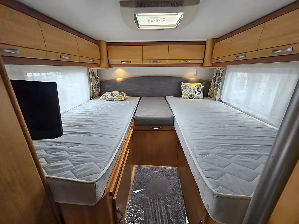 Used 2010 Lmc Liberty TI718 Low Profile Silver - Interior and Exterior details 16