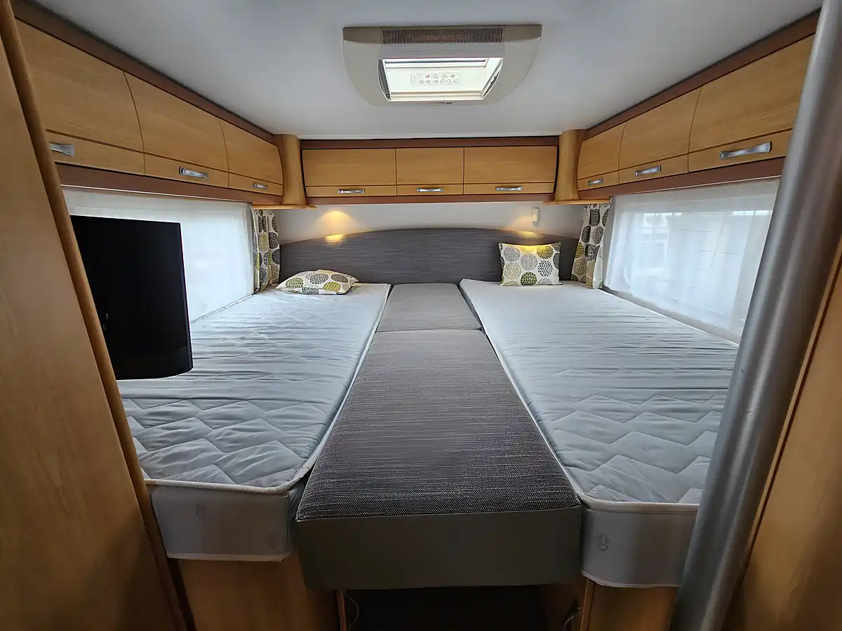 Used 2010 Lmc Liberty TI718 Low Profile Silver - Interior and Exterior details 18