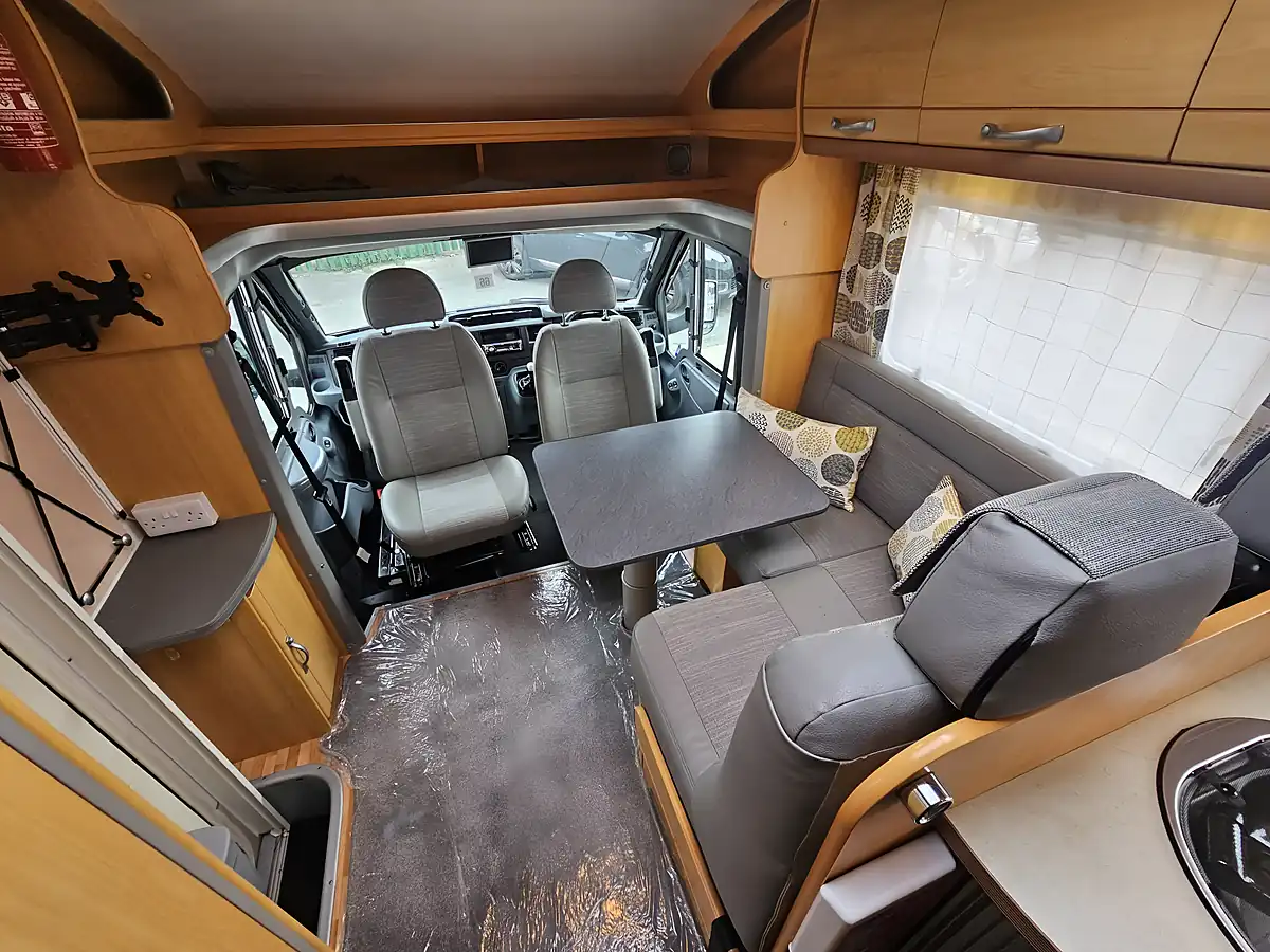 Used 2010 Lmc Liberty TI718 Low Profile Silver - Interior and Exterior details 6