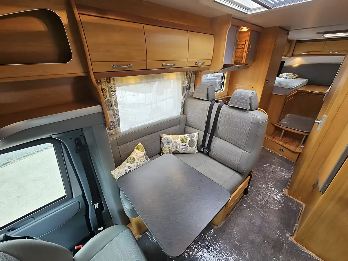 Used 2010 Lmc Liberty TI718 Low Profile Silver - Interior and Exterior details 7