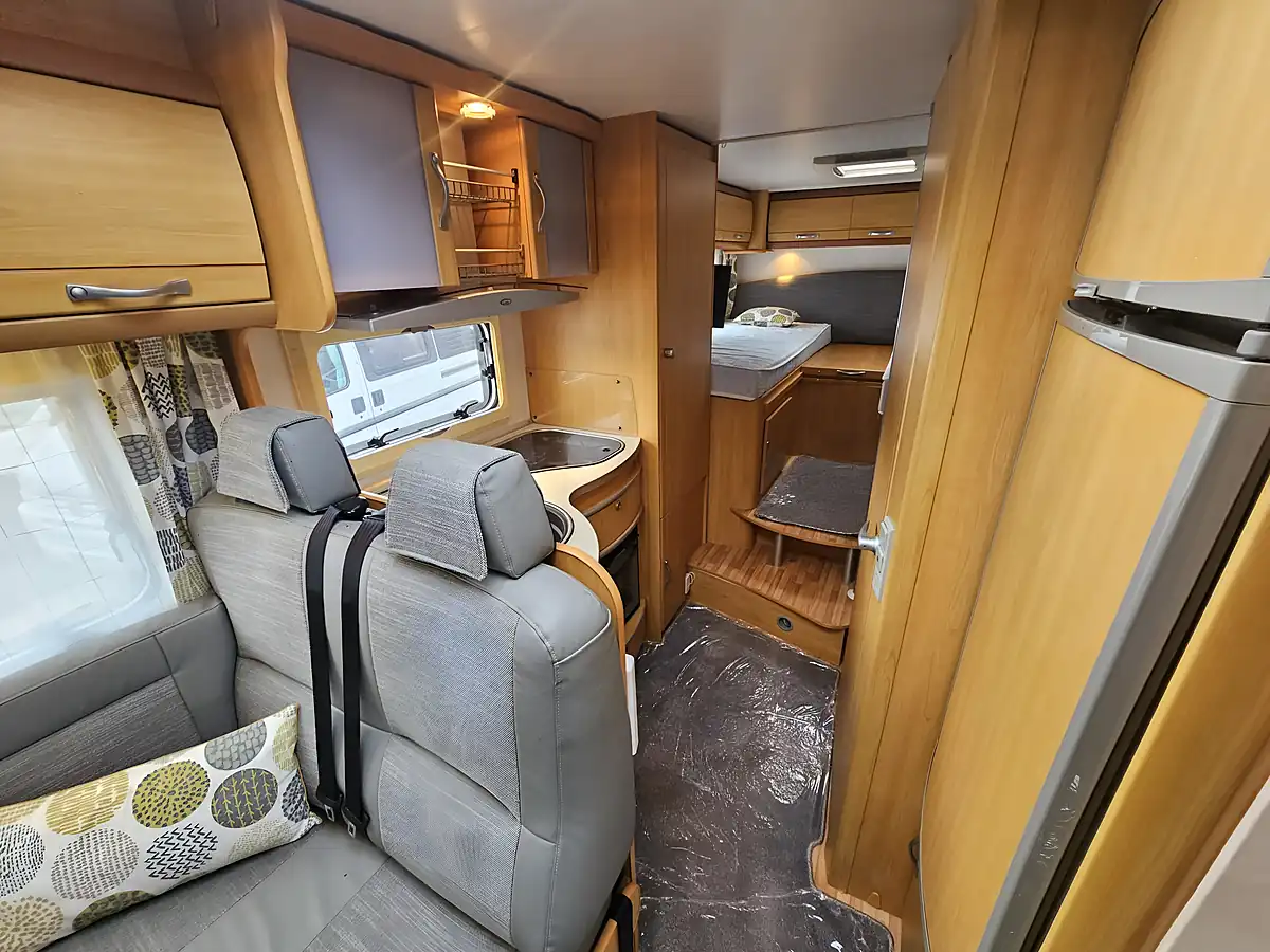 Used 2010 Lmc Liberty TI718 Low Profile Silver - Interior and Exterior details 8