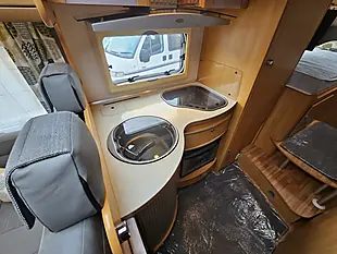 Used 2010 Lmc Liberty TI718 Low Profile Silver - Interior and Exterior details 9