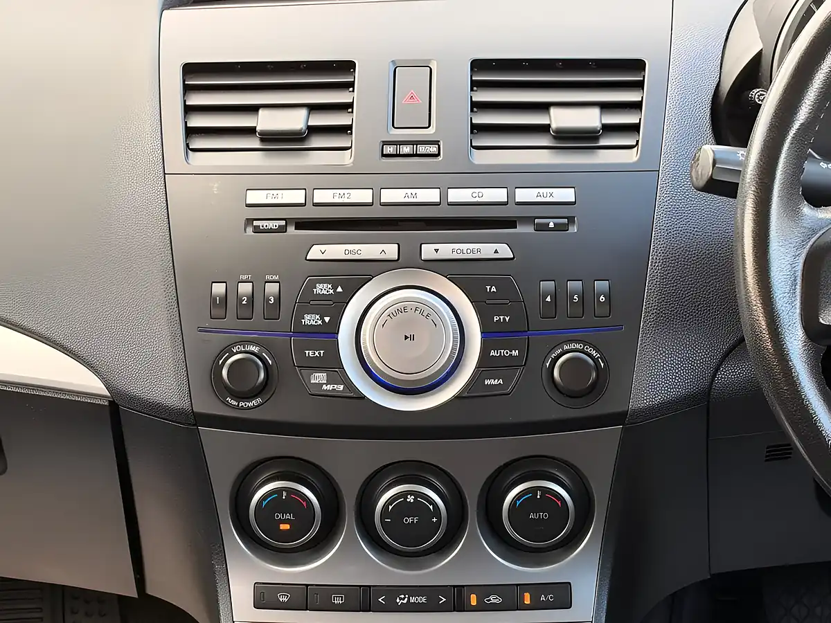 Used 2010 Mazda 3 Ts White - Interior and Exterior details 11