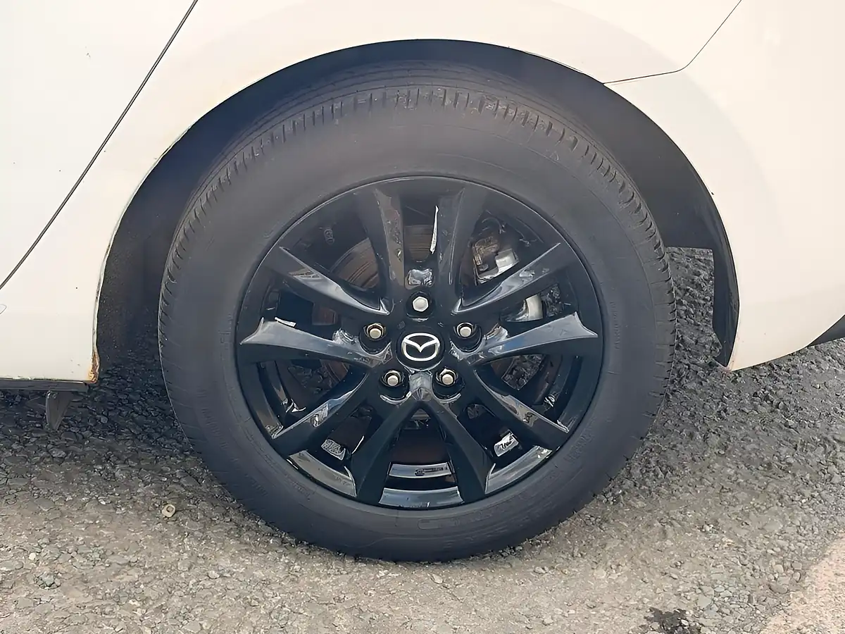 Used 2010 Mazda 3 Ts White - Interior and Exterior details 14