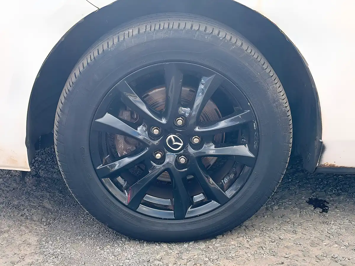 Used 2010 Mazda 3 Ts White - Interior and Exterior details 15