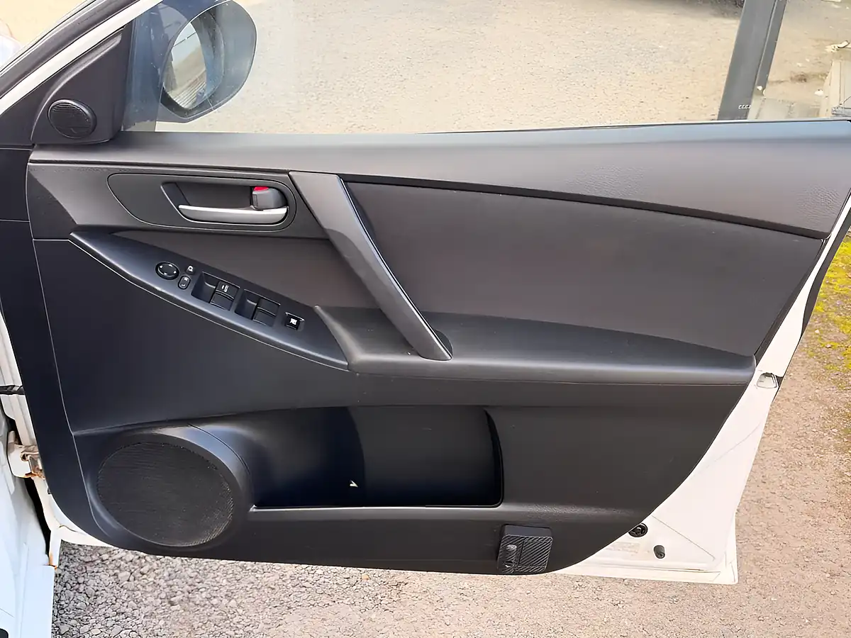 Used 2010 Mazda 3 Ts White - Interior and Exterior details 18