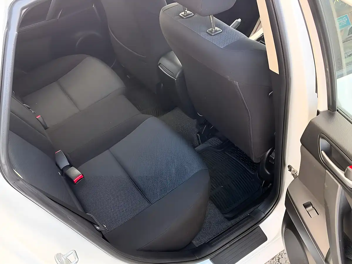 Used 2010 Mazda 3 Ts White - Interior and Exterior details 19