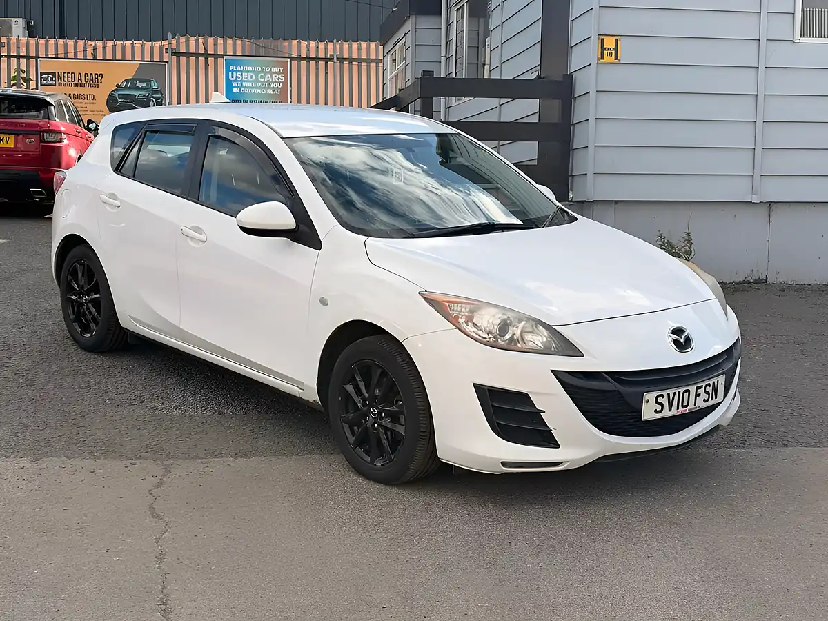 Used 2010 Mazda 3 Ts White - Interior and Exterior details 7