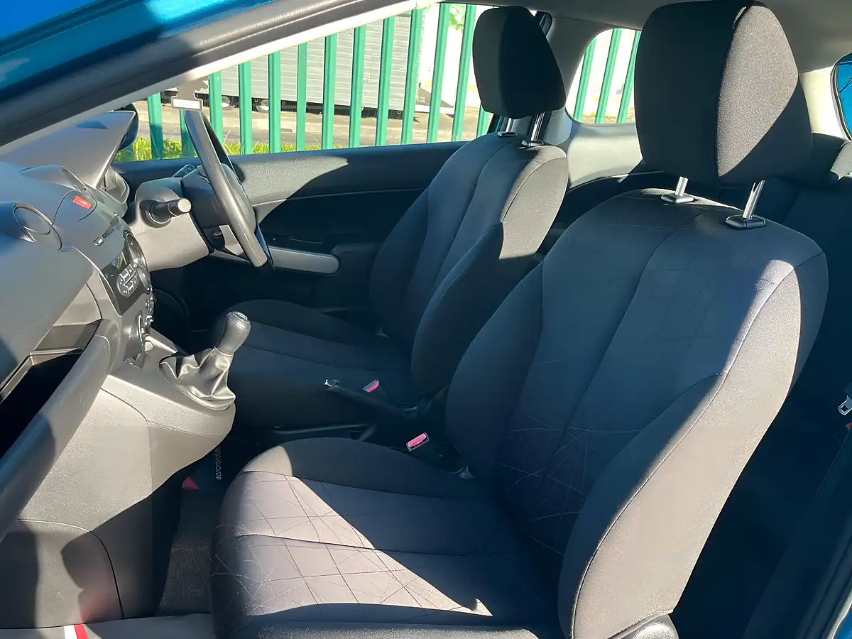 Used 2010 Mazda MAZDA2 Ts Blue - Interior and Exterior details 10