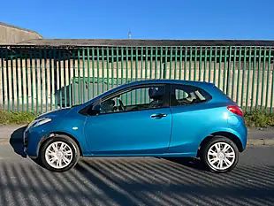 Used 2010 Mazda MAZDA2 Ts Blue - Interior and Exterior details 3