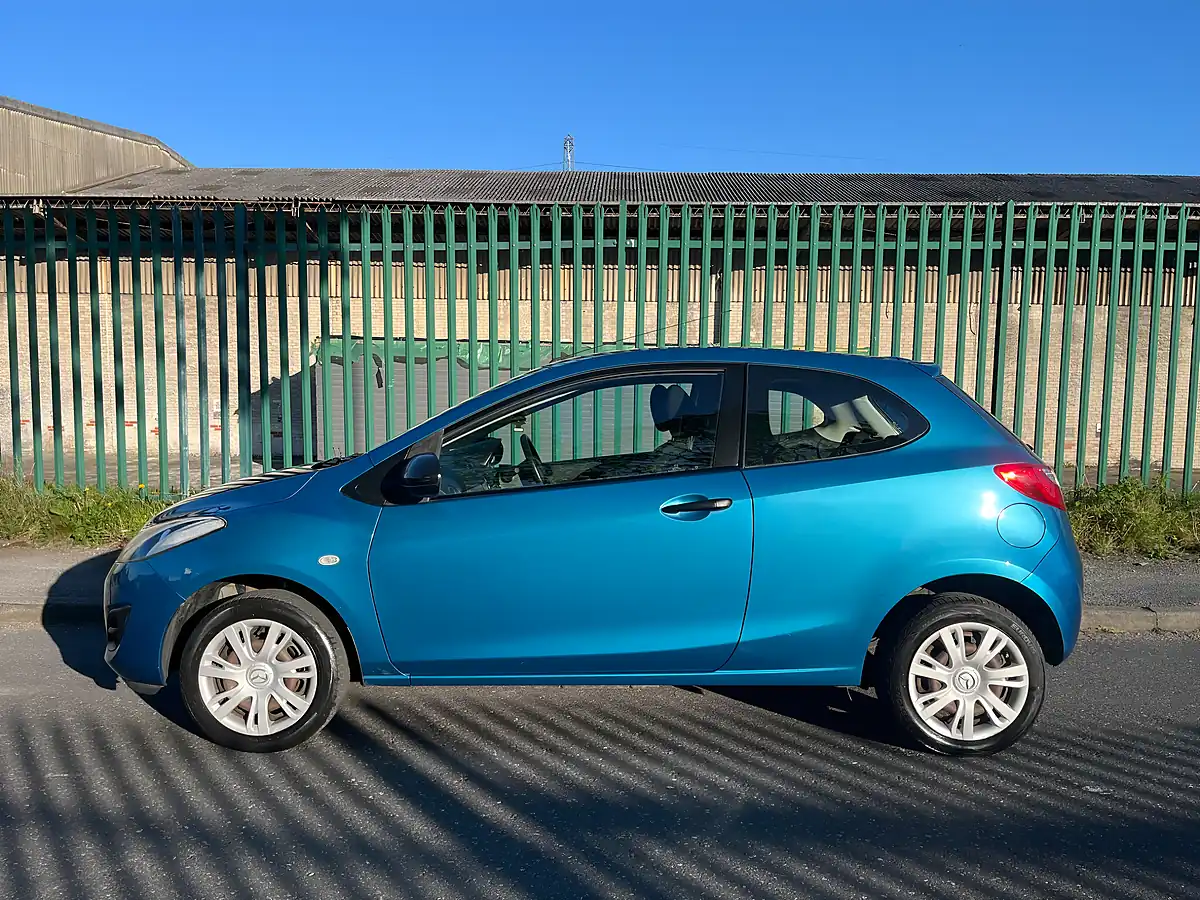 Used 2010 Mazda MAZDA2 Ts Blue - Interior and Exterior details 3