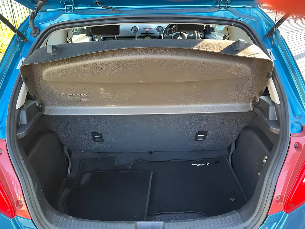 Used 2010 Mazda MAZDA2 Ts Blue - Interior and Exterior details 5