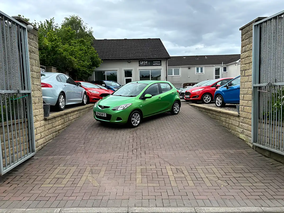 Used 2010 Mazda Mazda2 TS2 Green - Interior and Exterior details 3
