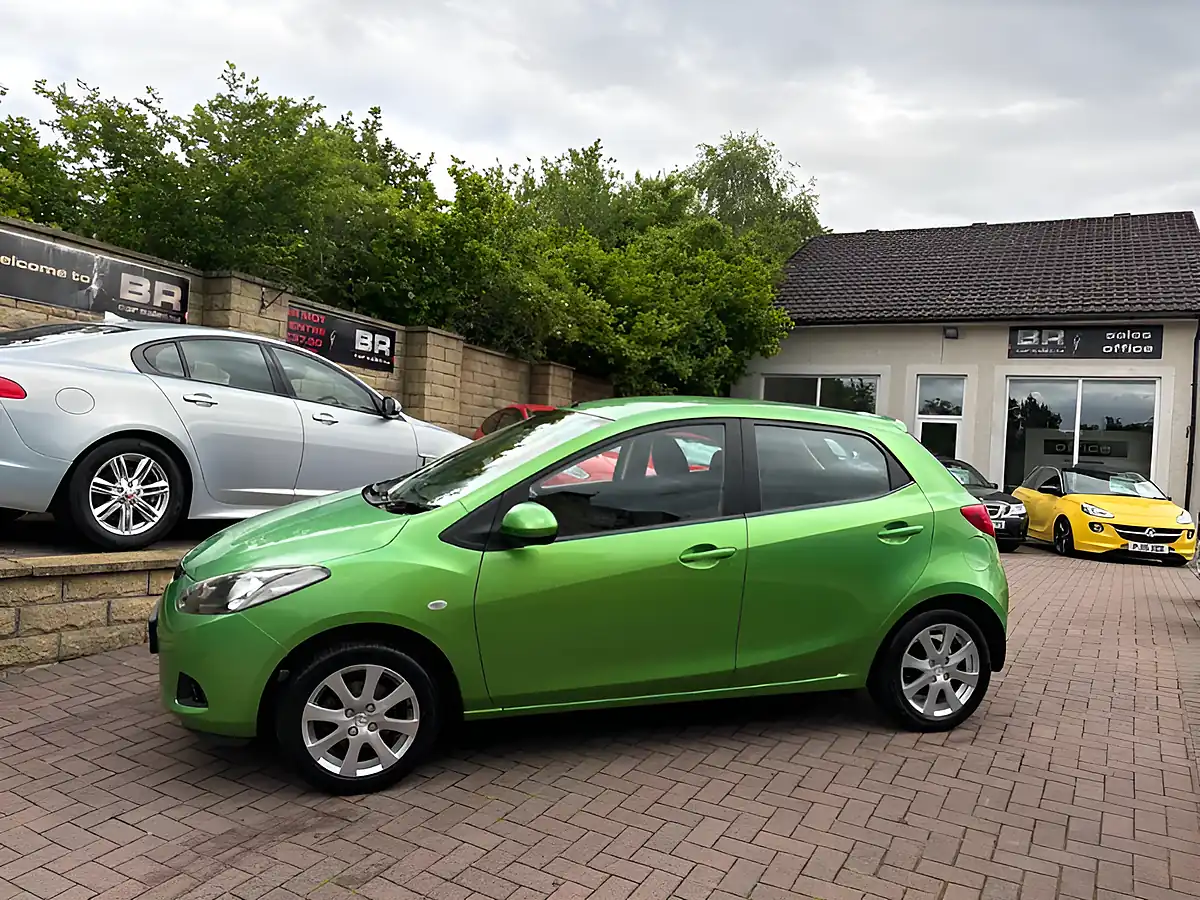 Used 2010 Mazda Mazda2 TS2 Green - Interior and Exterior details 5