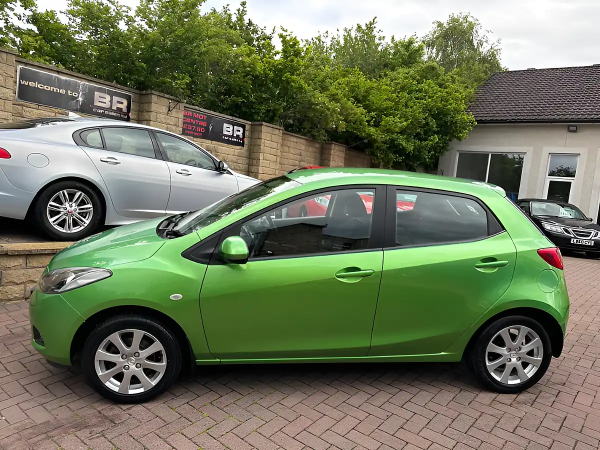 Used 2010 Mazda Mazda2 TS2 Green - Interior and Exterior details 6