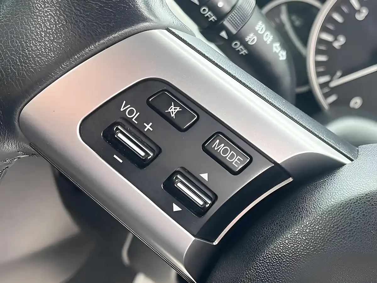 Used 2010 Mazda MX-5 20th Anniversary White - Interior and Exterior details 16