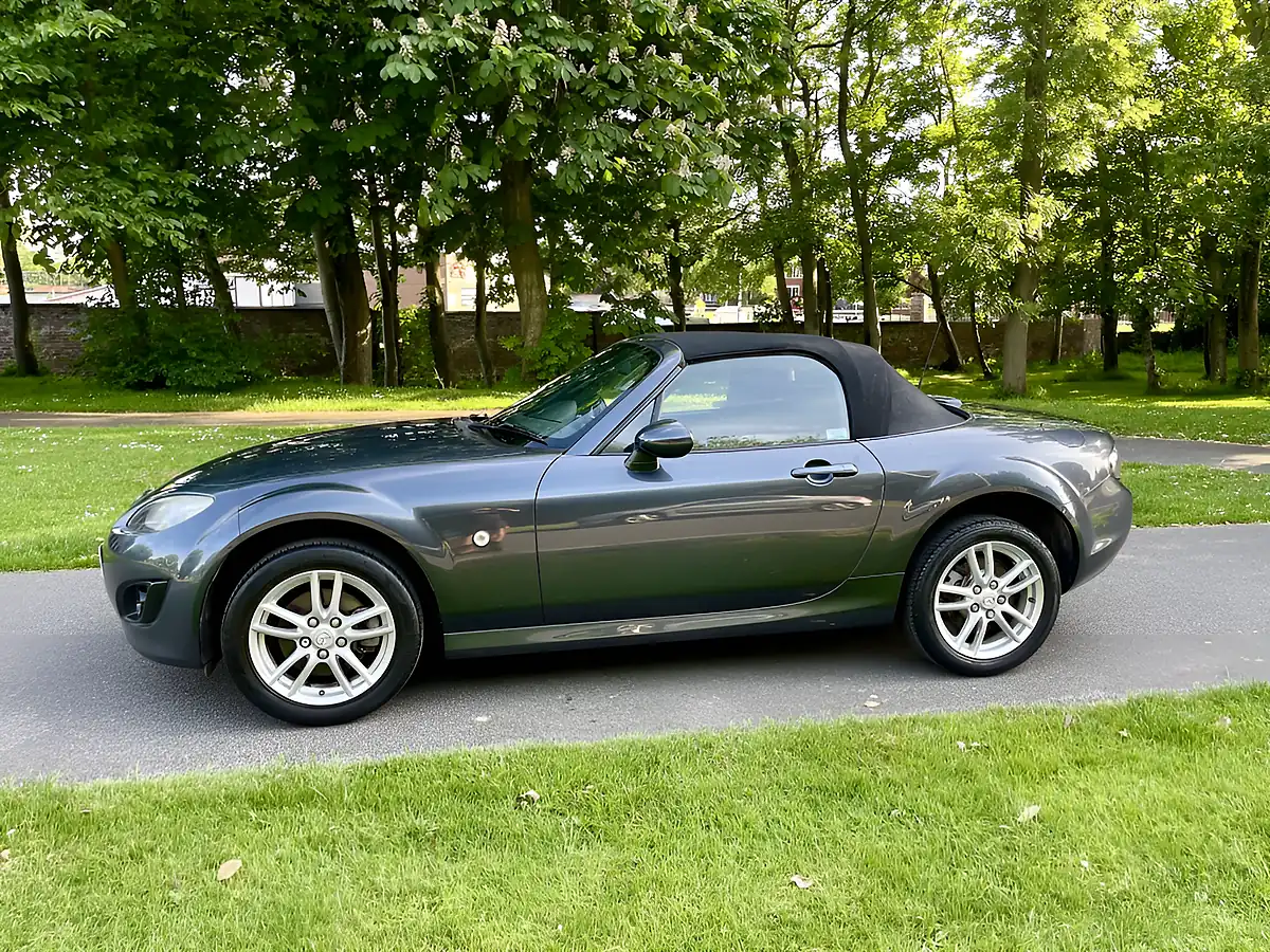 Used 2010 Mazda MX-5 Se Grey - Interior and Exterior details 16