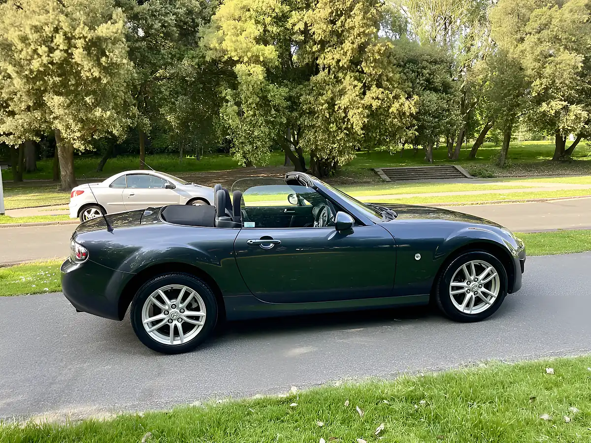 Used 2010 Mazda MX-5 Se Grey - Interior and Exterior details 8