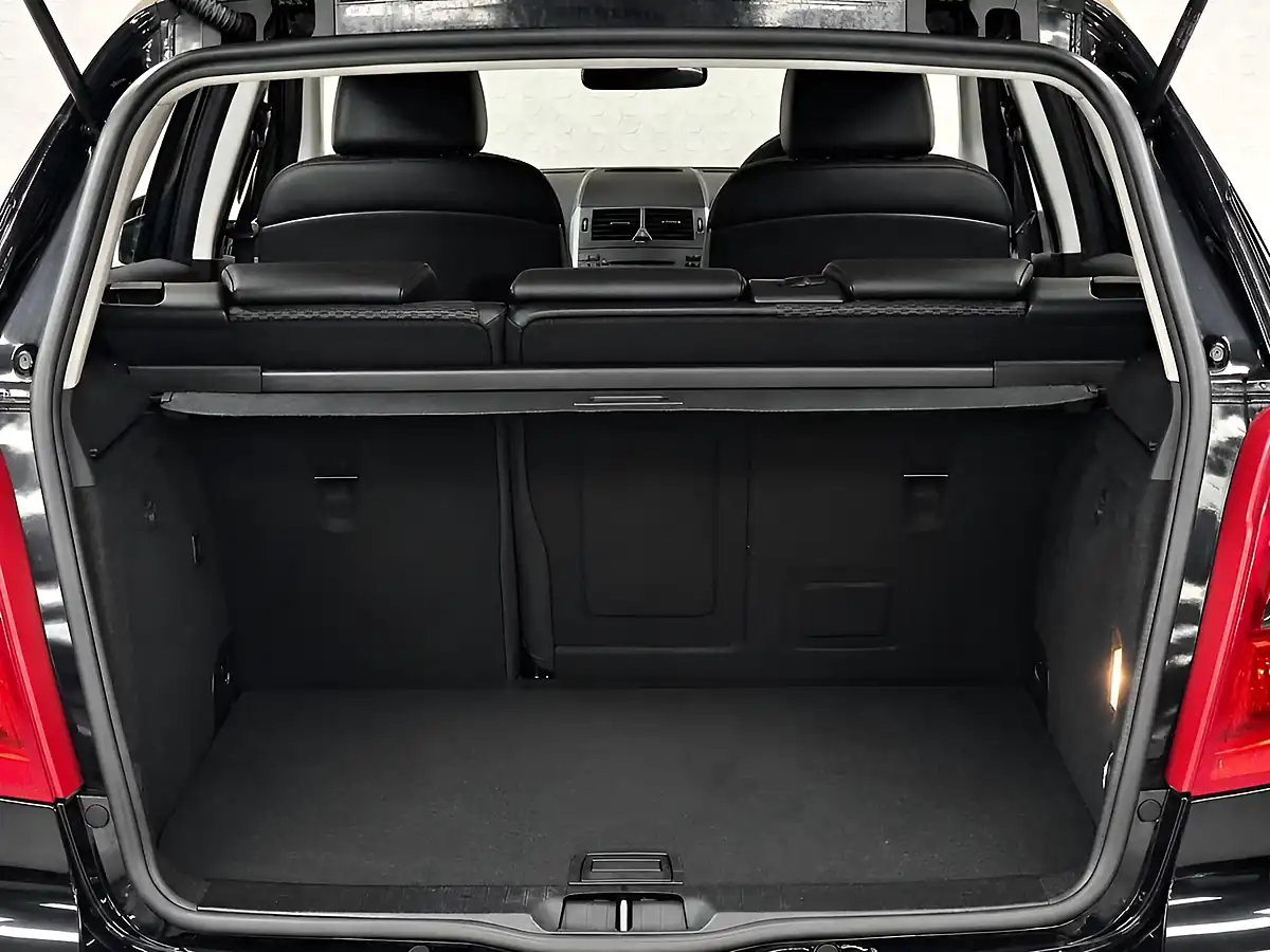 Used 2010 Mercedes-Benz a-Class Avantgarde Se Cosmos Black - Interior and Exterior details 12