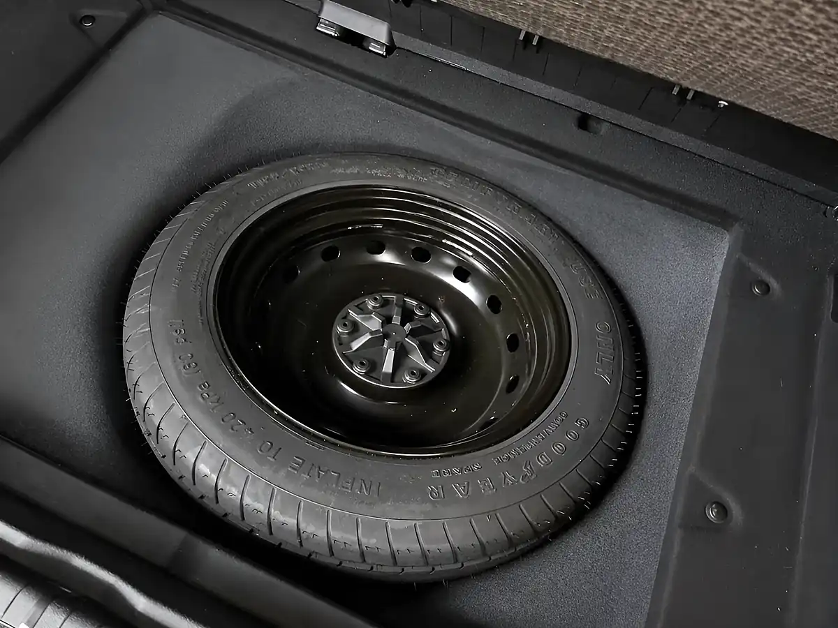 Used 2010 Mercedes-Benz a-Class Avantgarde Se Cosmos Black - Interior and Exterior details 14