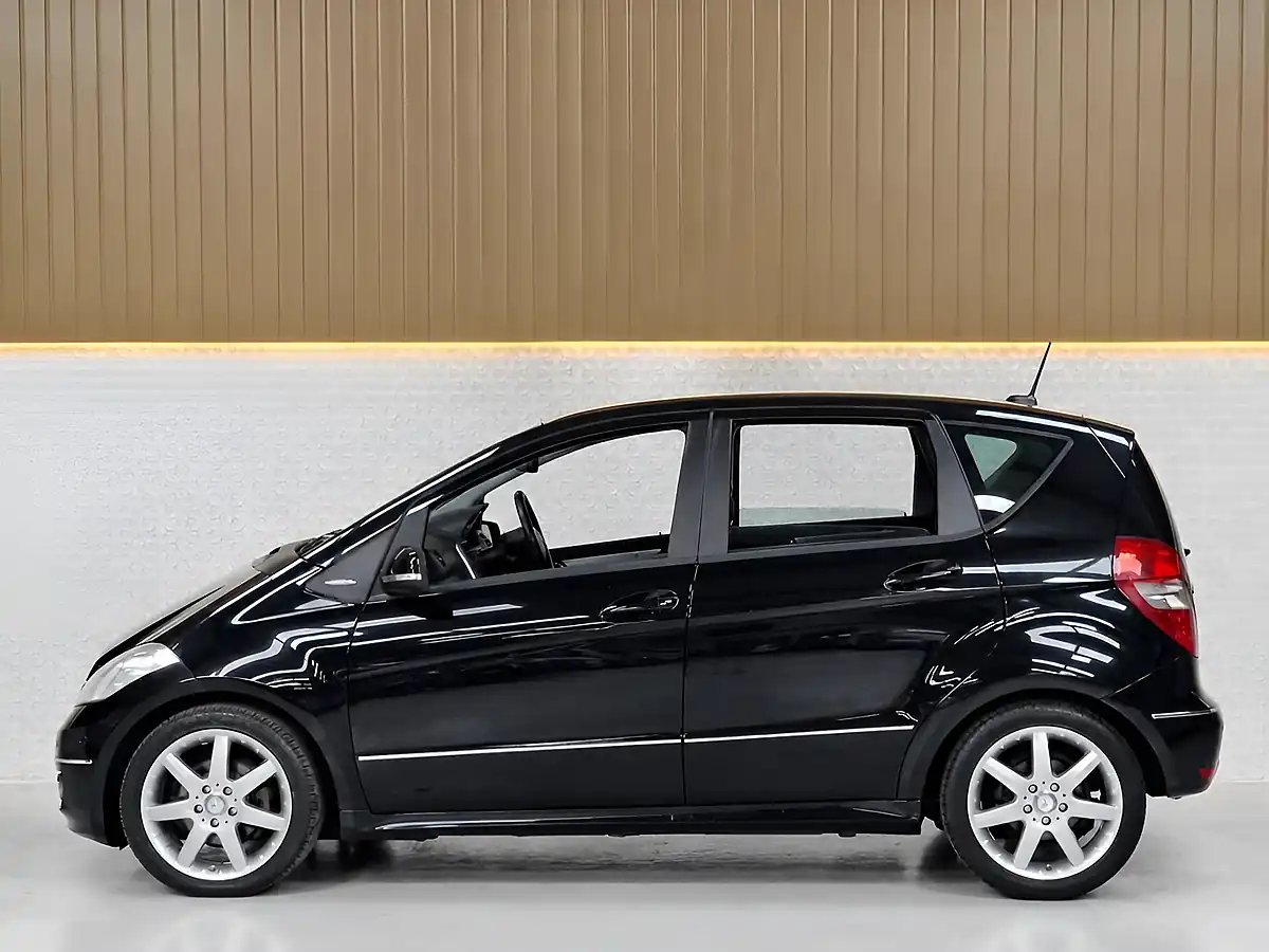 Used 2010 Mercedes-Benz a-Class Avantgarde Se Cosmos Black - Interior and Exterior details 6