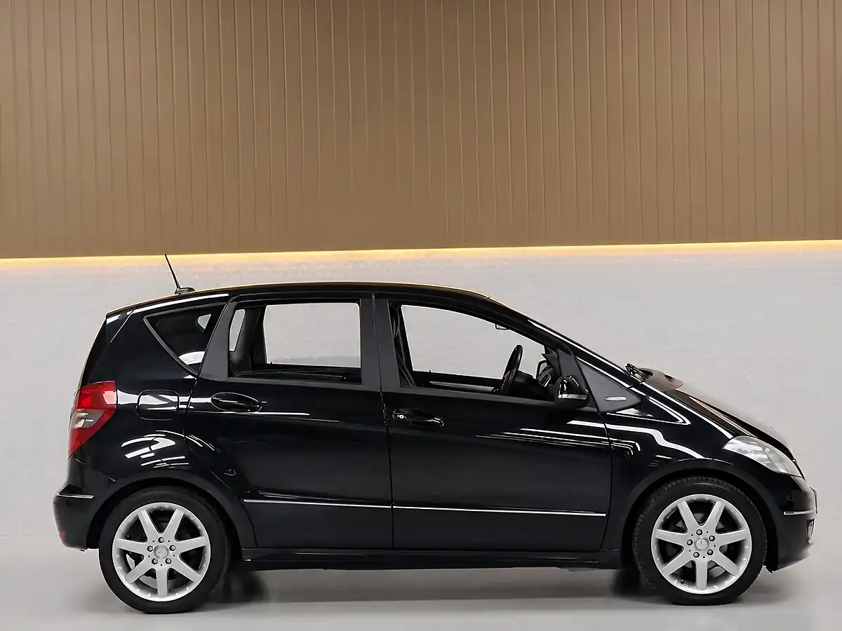 Used 2010 Mercedes-Benz a-Class Avantgarde Se Cosmos Black - Interior and Exterior details 8