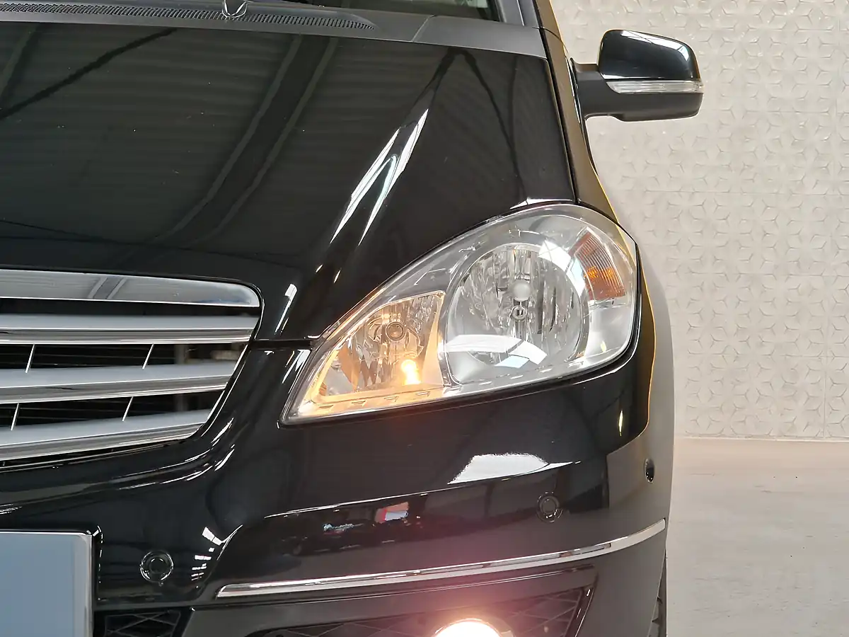 Used 2010 Mercedes-Benz a-Class Avantgarde Se Kosmos Black - Interior and Exterior details 8