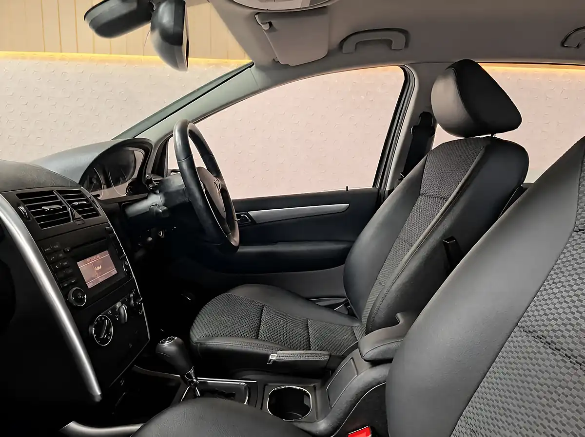 Used 2010 Mercedes-Benz a Class Avantgarde Se Mountain Grey - Interior and Exterior details 11